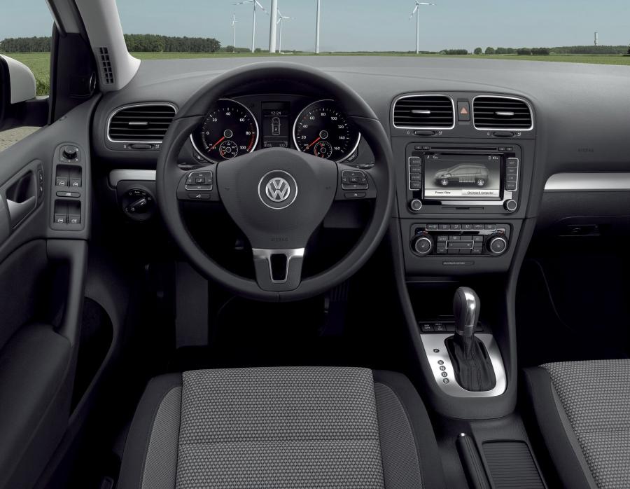  Volkswagen Golf Blue-E-Motion 2014 года  (фото 11 из 19)